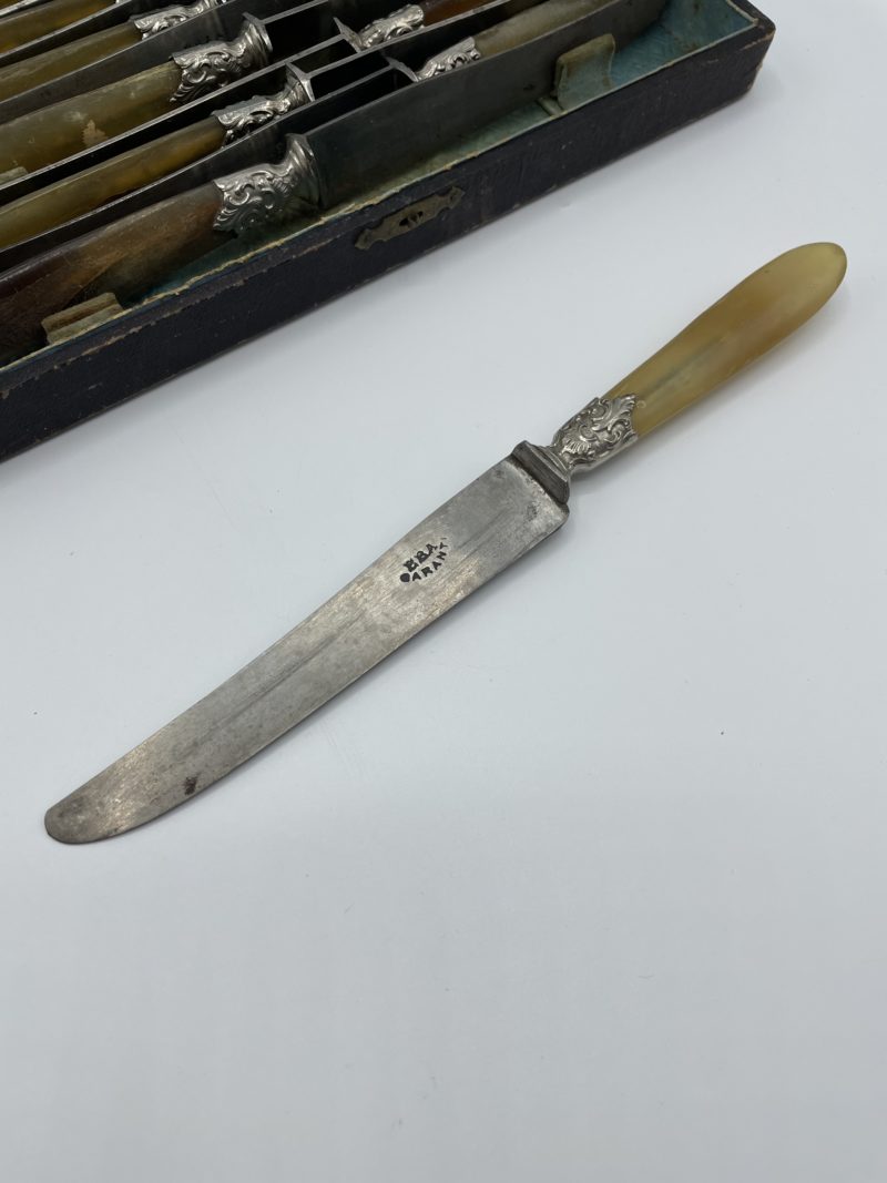 Ménagère 12 couteaux anciens avec manche en bakélite EBA garanti – Image 6