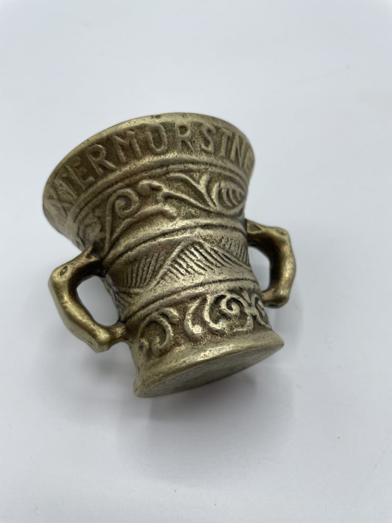 Ancien mortier d'apothicaire en bronze PEERAGE ENGLAND – Image 3
