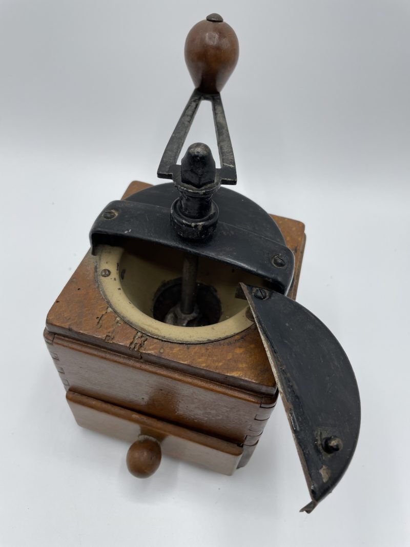 Moulin à café vintage en bois – Image 4