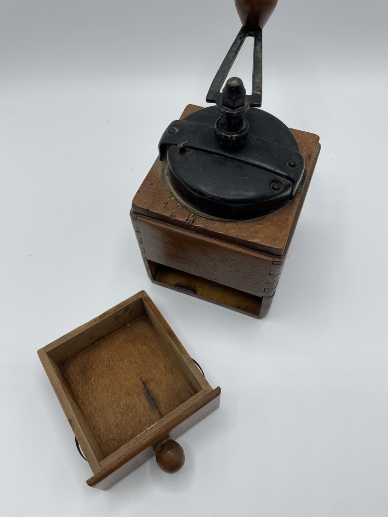 Moulin à café vintage en bois – Image 6