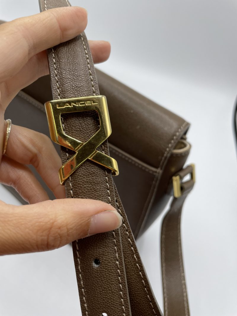 Sac en cuir bandoulière chocolat LANCEL Paris – Image 11