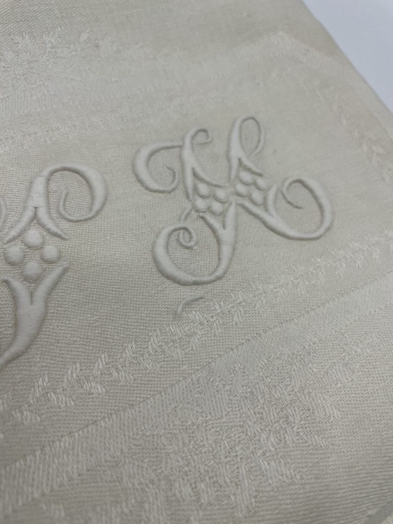 Serviette de table vintage monogrammes – Image 4