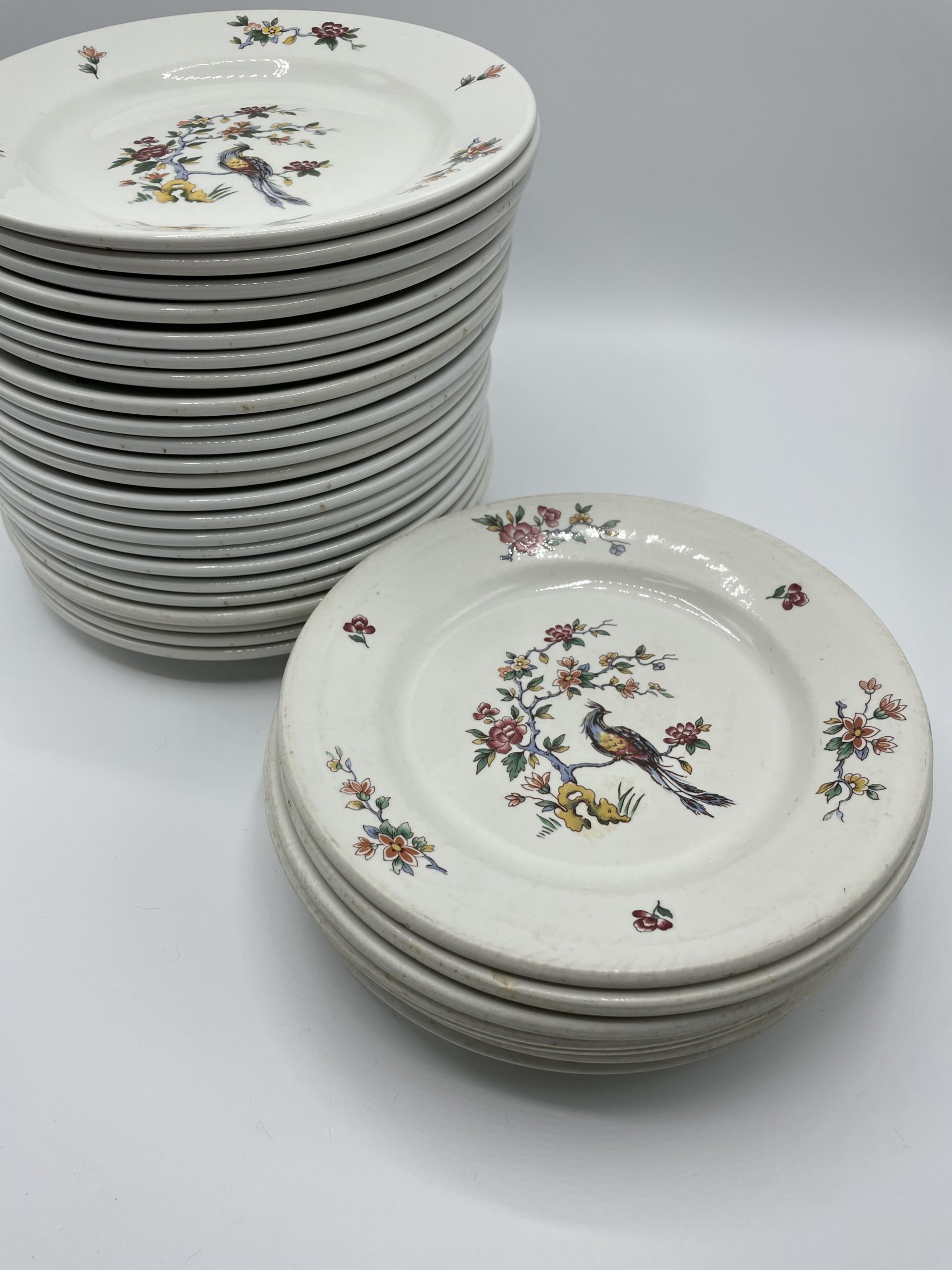 Service 30 assiettes PYBOLAN porcelaine vintage - Ressourcerie Histoires  Sans Fin