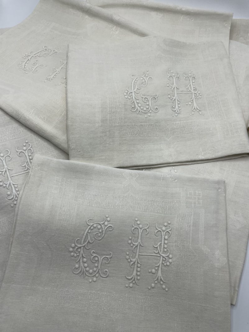 serviette vintage monogramme broderie