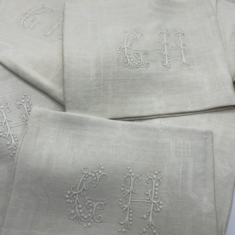 serviette vintage monogramme broderie