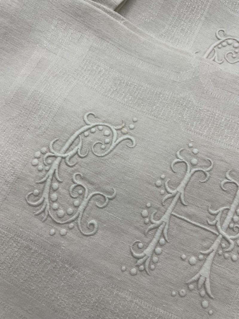 Lot de 12 serviettes de table vintage monogrammes – Image 7