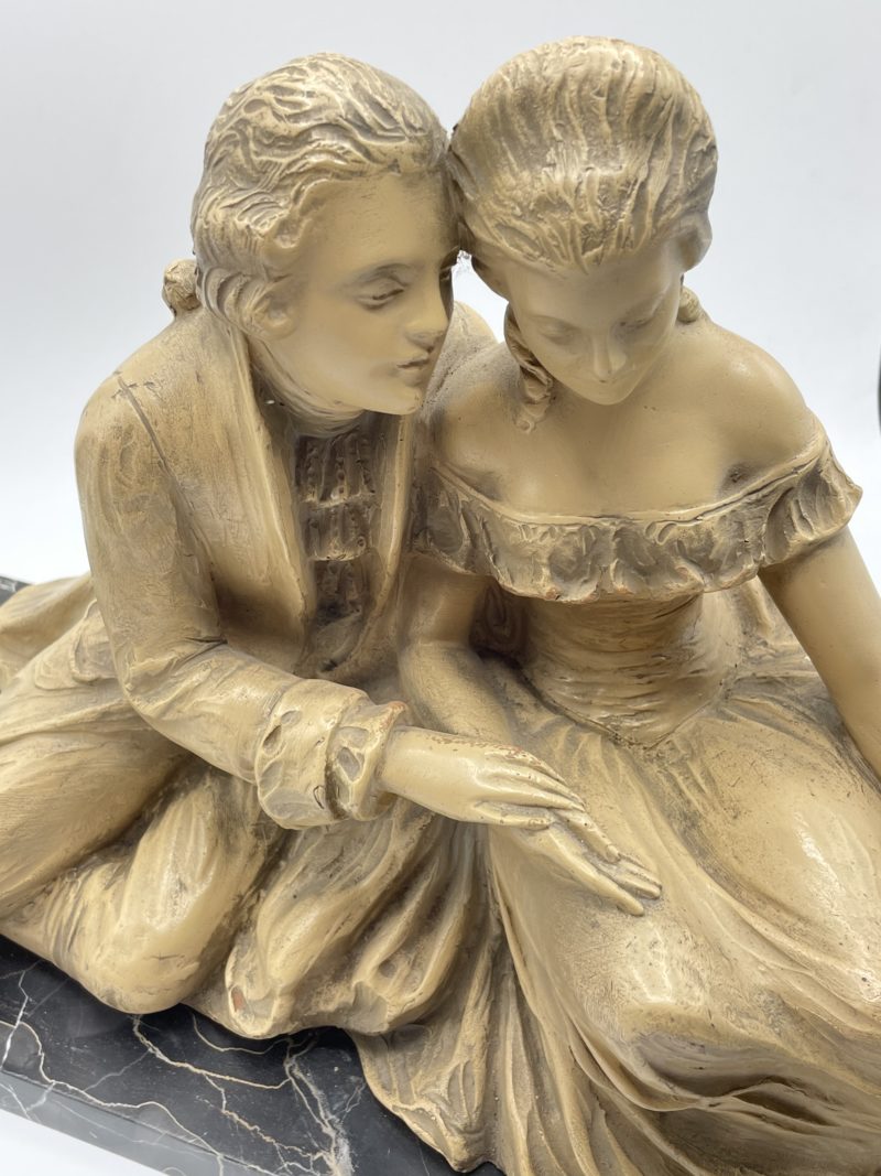 Statue couple plateau marbre – Image 6