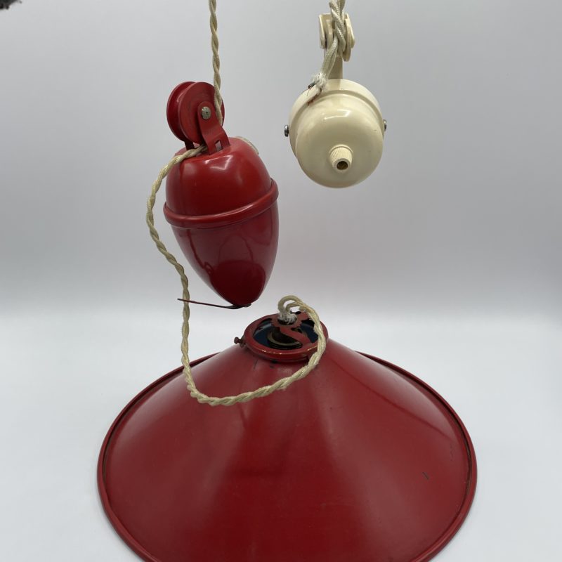suspension lustre poulie contrepoids vintage rouge