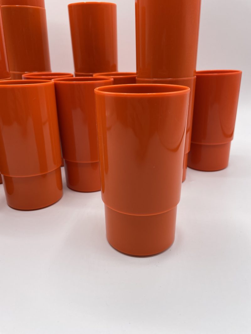Lot de 17 verres en plastique orange vintage rétro – Image 3