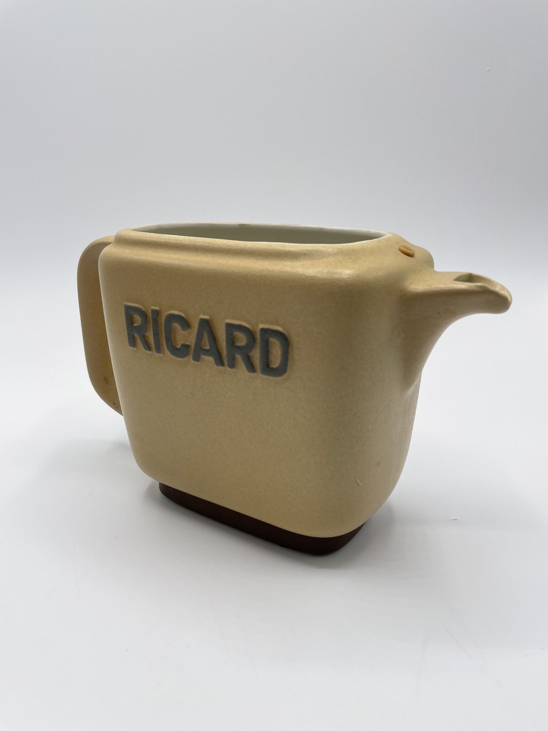 Carafe à eau pichet vintage en céramique RICARD - Ressourcerie Histoires  Sans Fin