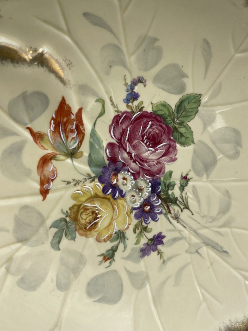 Coupe saladier à pied vintage en porcelaine et émail de Limoges – Image 3