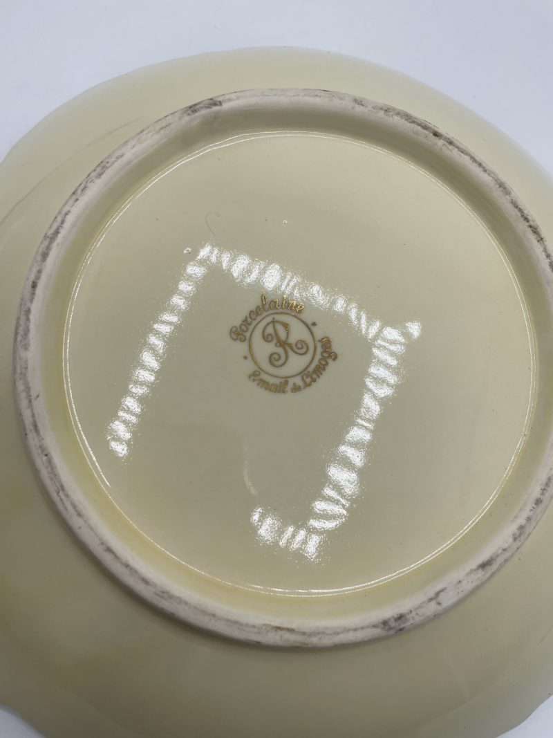 Coupe saladier à pied vintage en porcelaine et émail de Limoges – Image 5