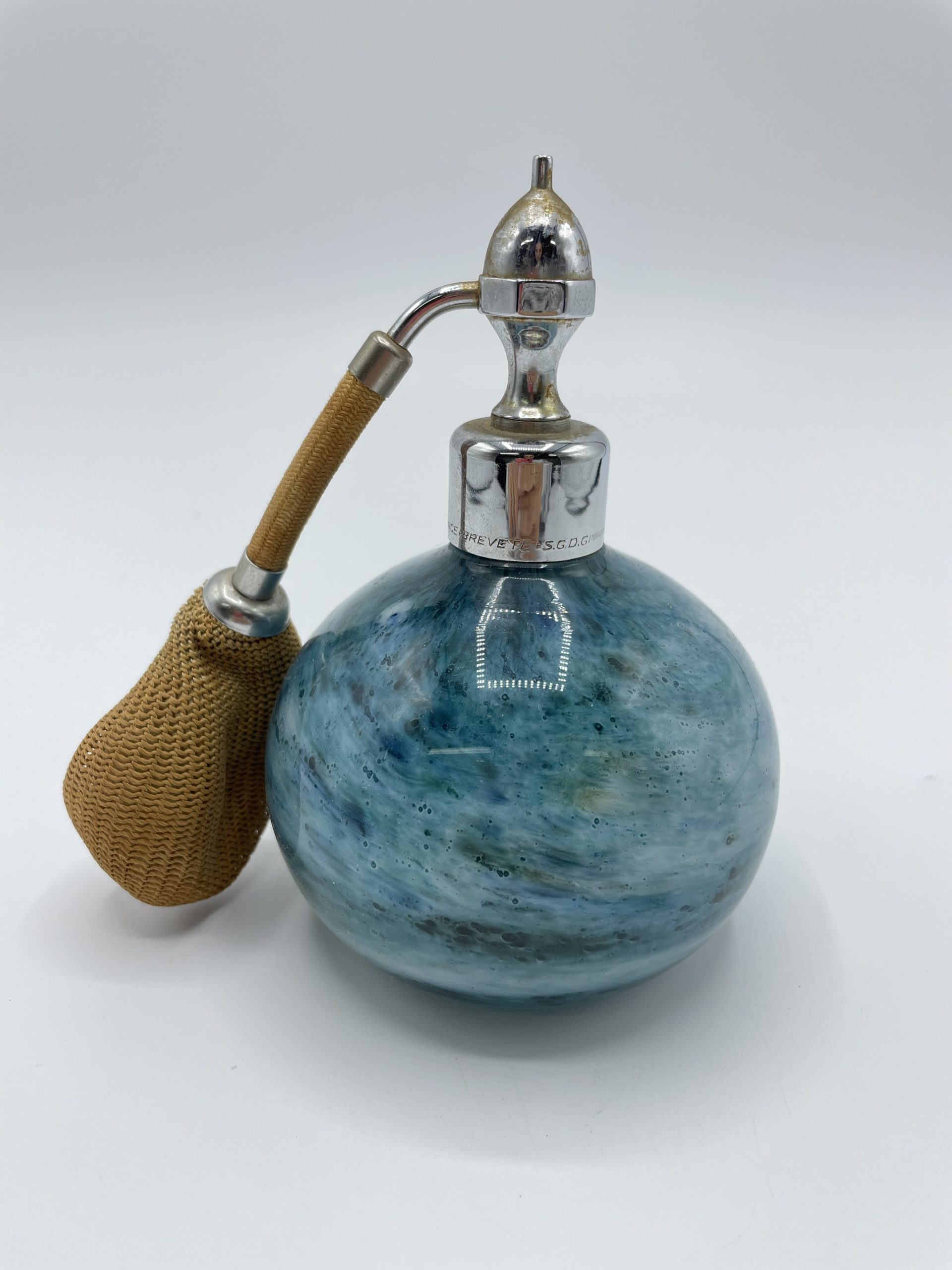 Vaporisateur pour parfum ancien vintage en verre boule Marcel et Franck -  Ressourcerie Histoires Sans Fin