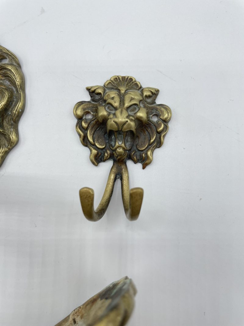 Lot patères et porte serviette vintage pour salle de bain lion en étain doré – Image 3