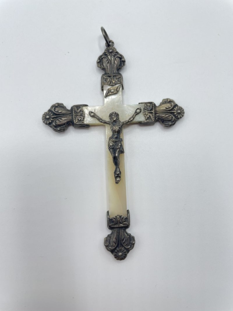 pendentif croix crucifix jesus nacre bijou bondieuserie