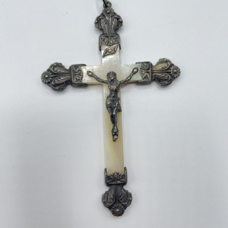 pendentif croix crucifix jesus nacre bijou bondieuserie