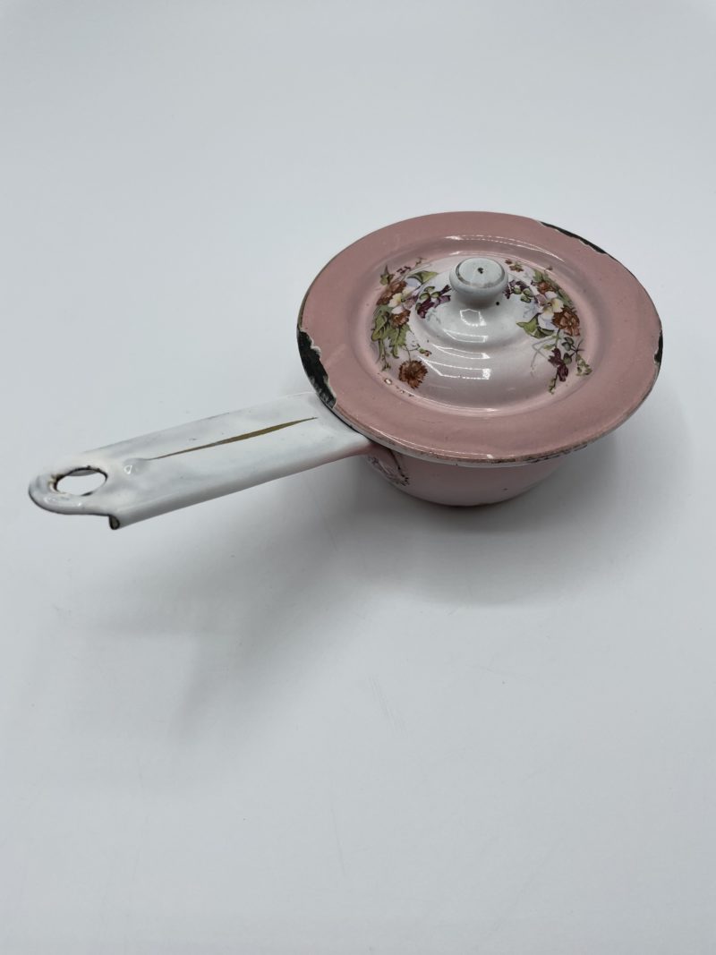 petite casserole vintage metal emaille rose