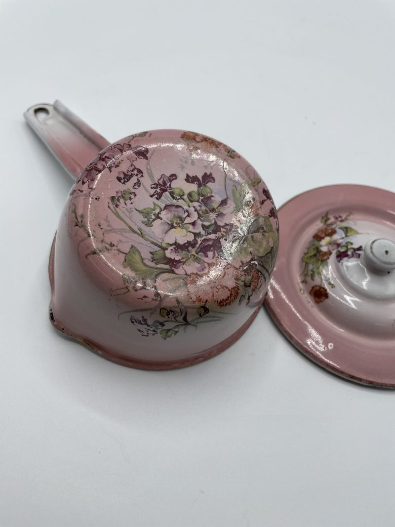 Petite casserole en métal émaillé vintage rose – Image 3