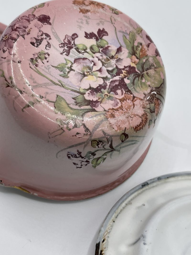 Petite casserole en métal émaillé vintage rose – Image 2