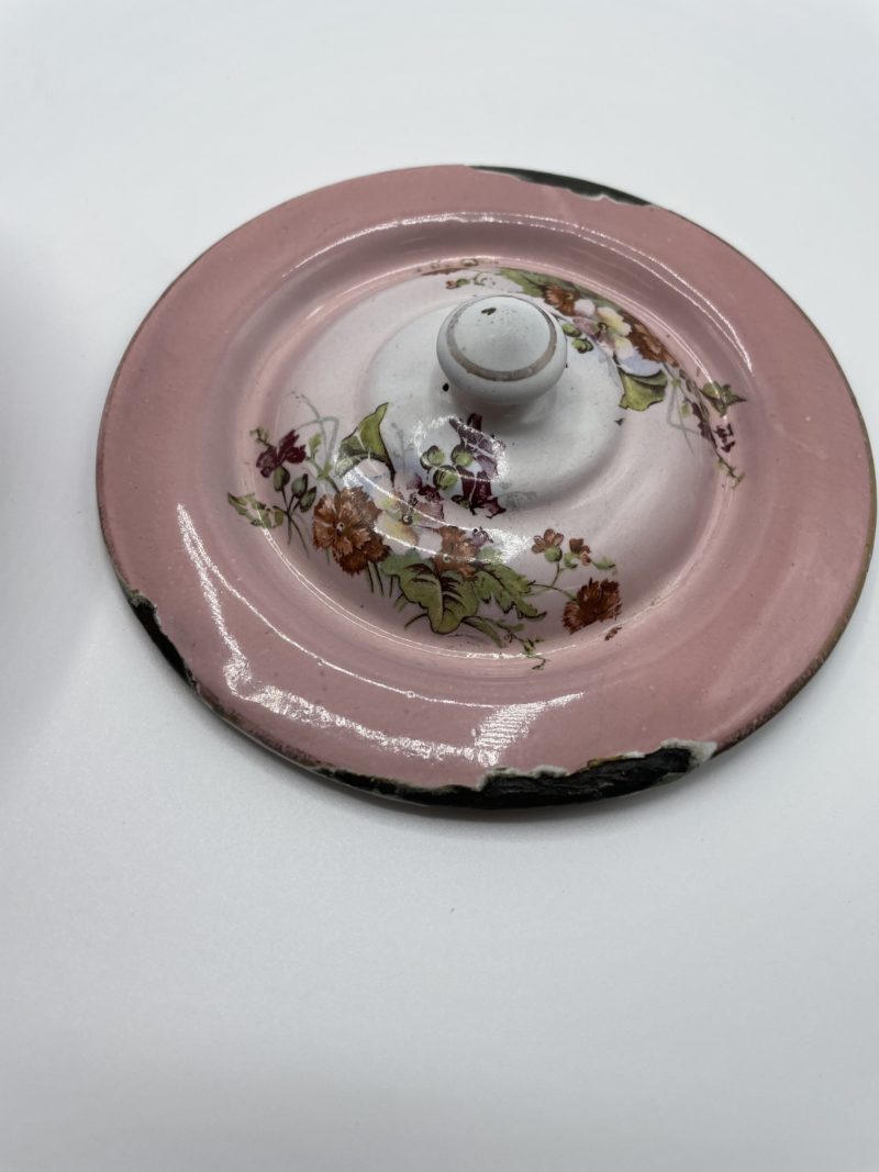 Petite casserole en métal émaillé vintage rose – Image 8
