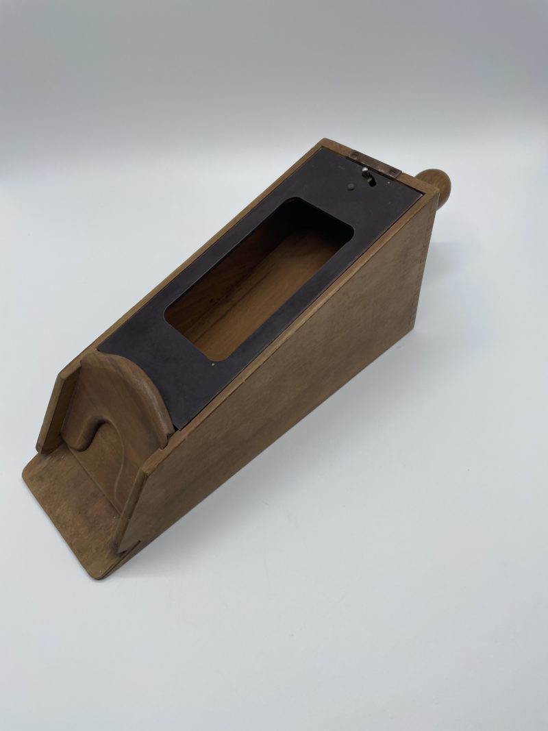 Sabot de croupier et boîte de jeux de cartes en cuir Le Tanneur – Image 2