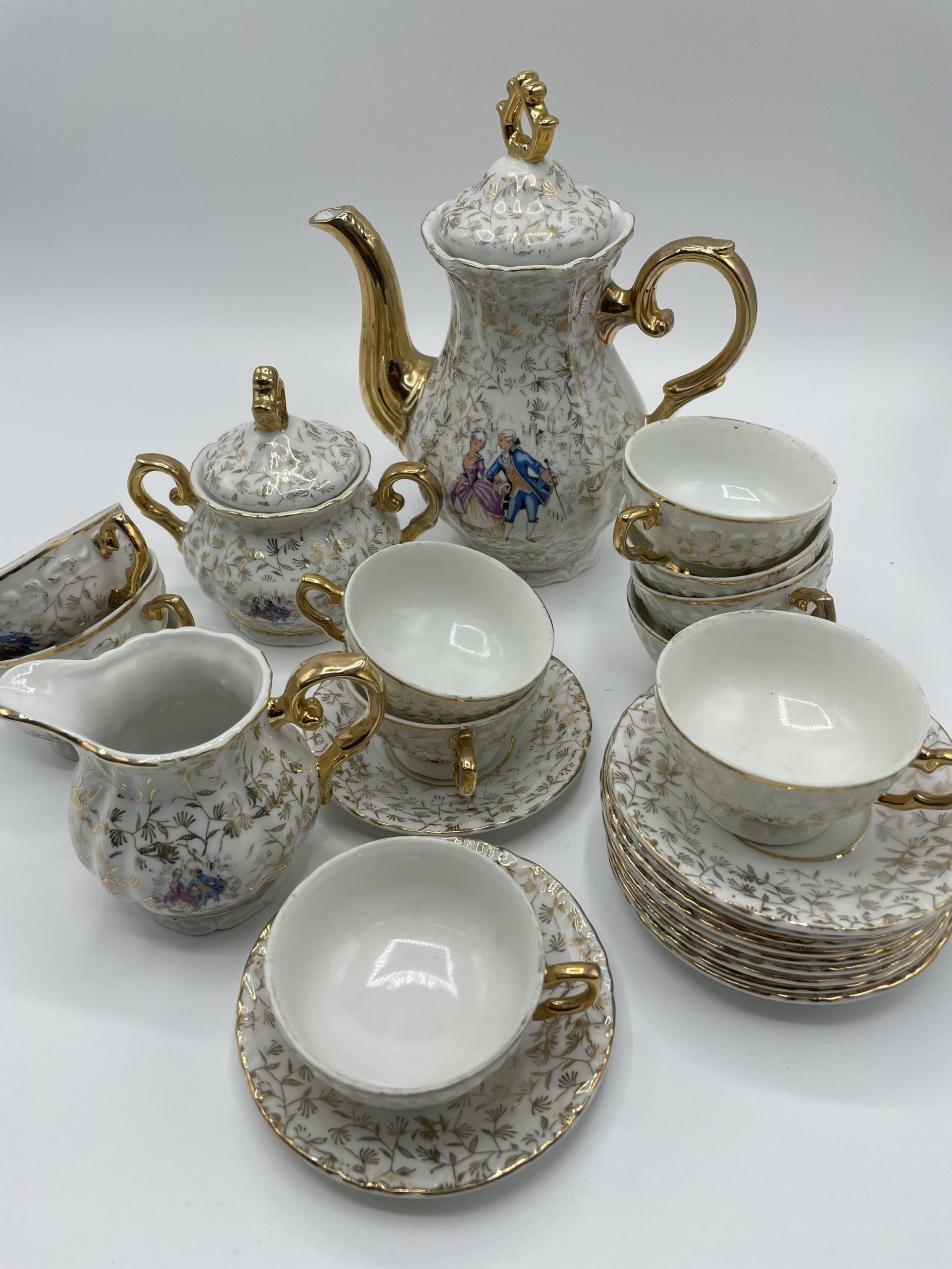 Service à thé porcelaine blanc et or Italie 25 pièces - Ressourcerie  Histoires Sans Fin