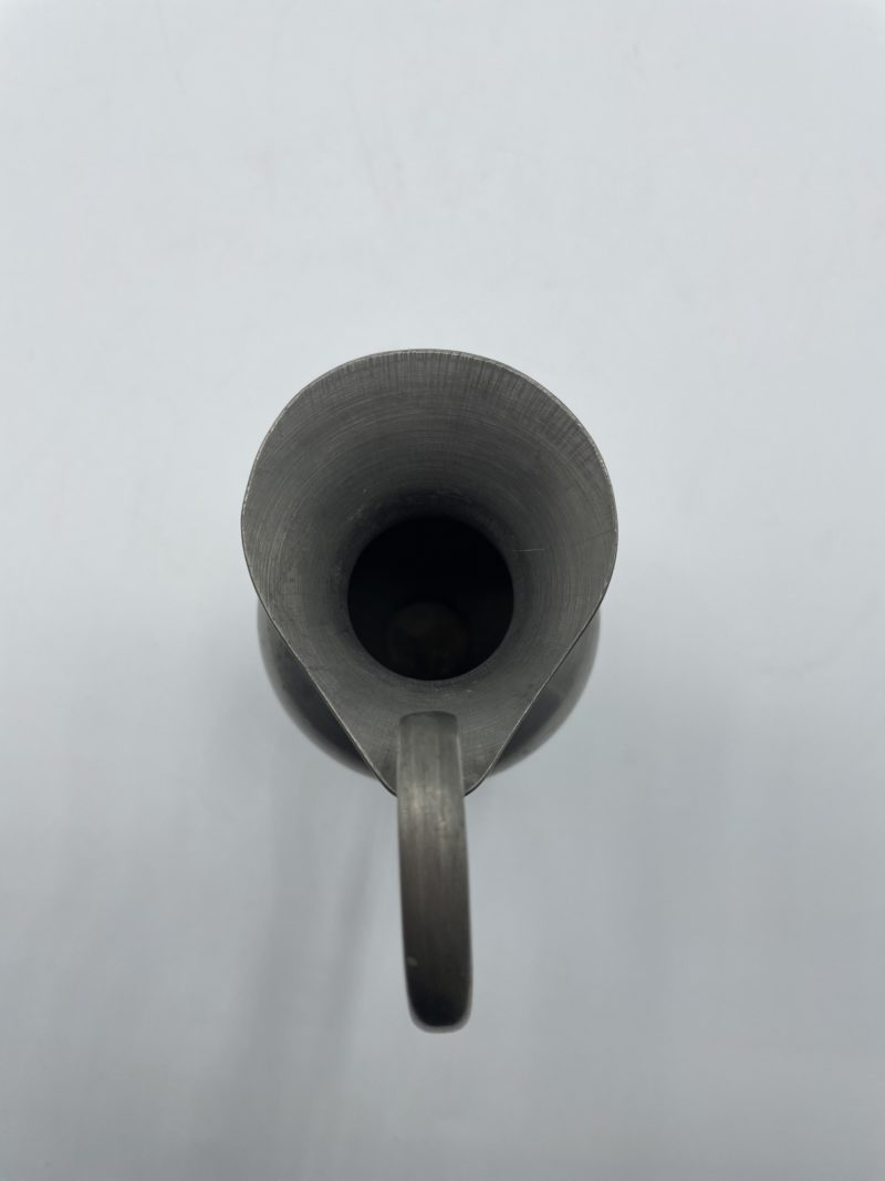 Petite carafe cruche en étain titre légal LH – Image 2
