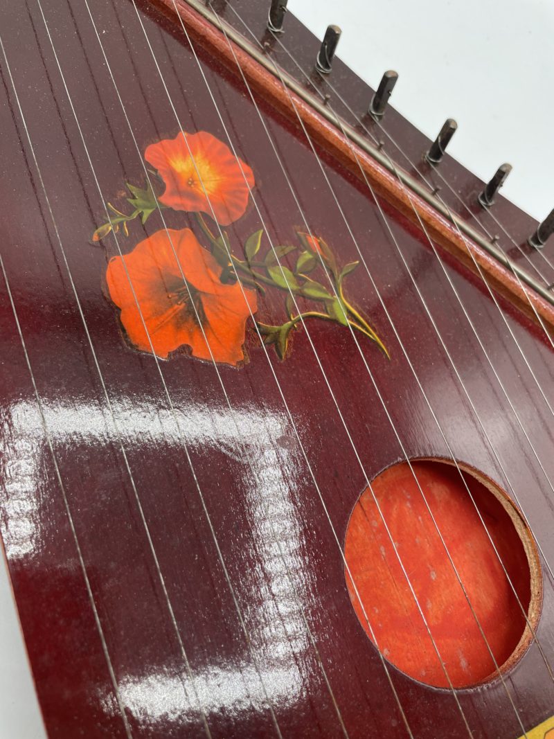 Cithare en bois laqué Jubel Töne  roses rouges – Image 3