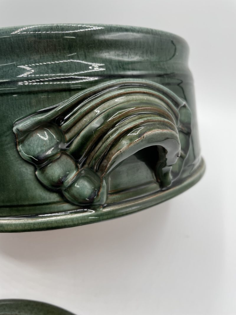 Cocotte ou terrine vintage ancienne en terre cuite émaillée vert bouteille – Image 2