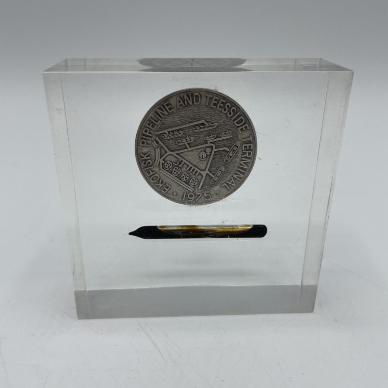 medaille argent petrole echantillon presse papier collection