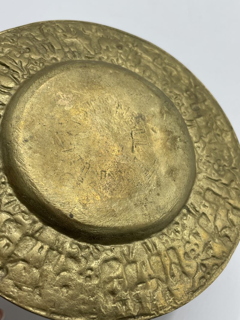 Coupelle ou dessous de tasse vintage en laiton gravé – Image 4