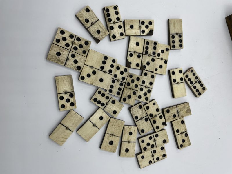 Jeu de dominos en bois vintage – Image 3