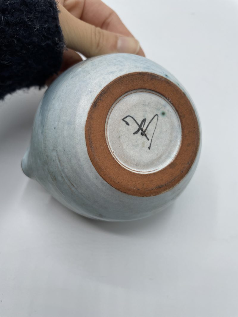 Petit pot en grès bleu vintage – Image 3