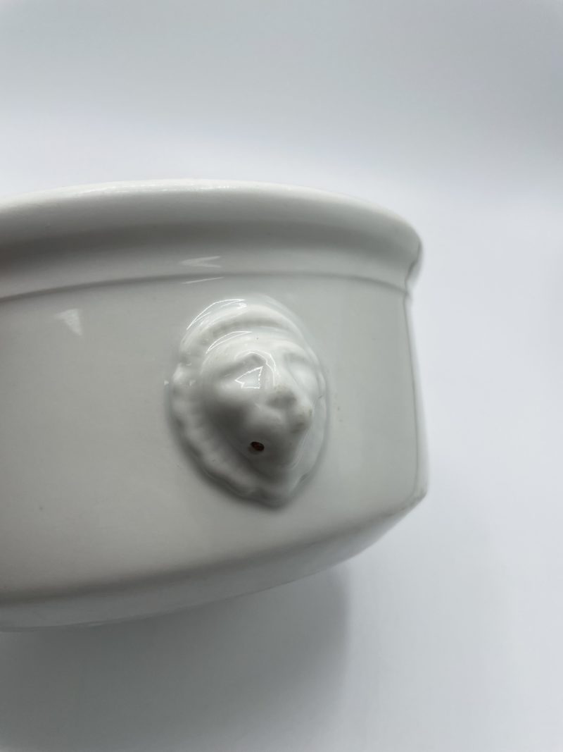 Pot en faïence ou saladier avec têtes de lion vintage – Image 3