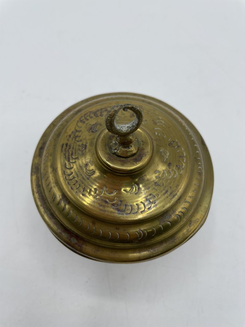 Petit pot avec couvercle en laiton vintage marocain – Image 4