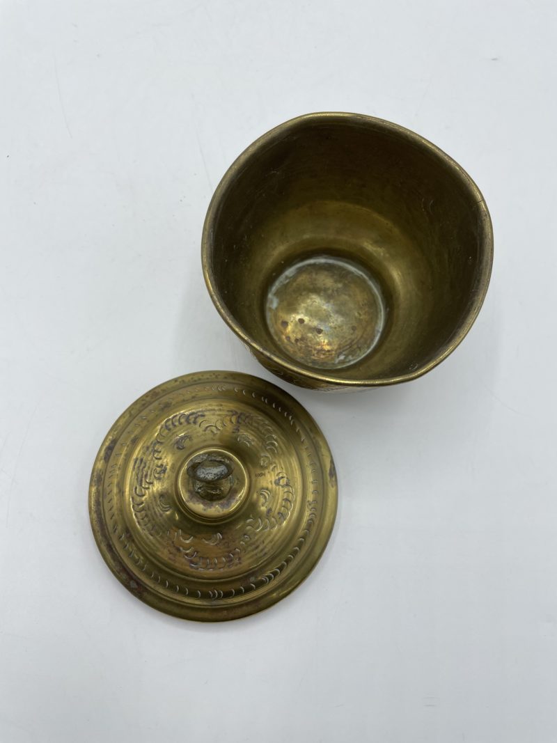 Petit pot avec couvercle en laiton vintage marocain – Image 2
