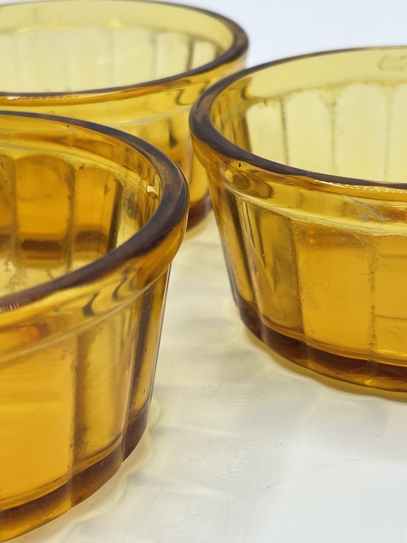Lot de 3 petits ramequins vintage en verre ocre VERECO – Image 3