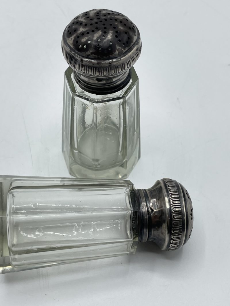 Duo salière et poivrière vintage en métal argenté – Image 3