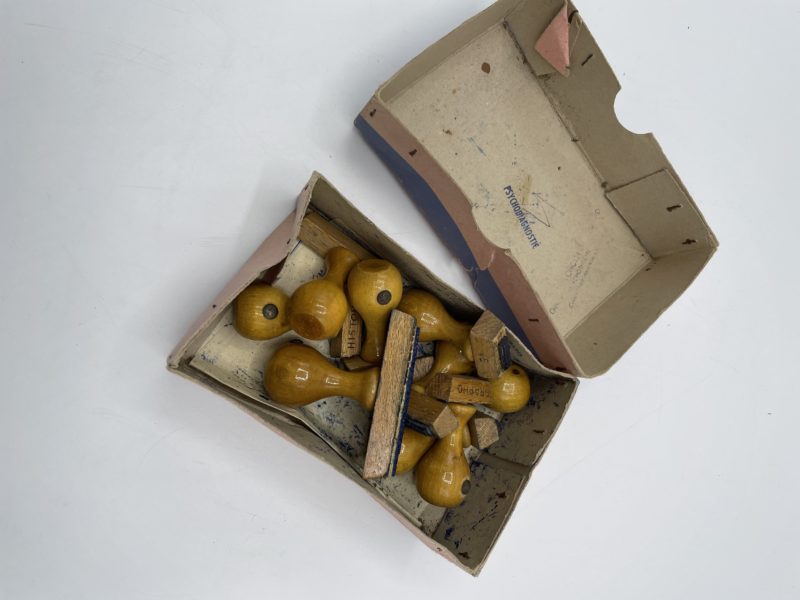 Lot de 9 tampons en bois vintage – Image 5