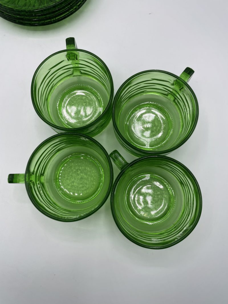 Lot de 4 tasses à café et soucoupes vintage en verre vert VERRECO – Image 5