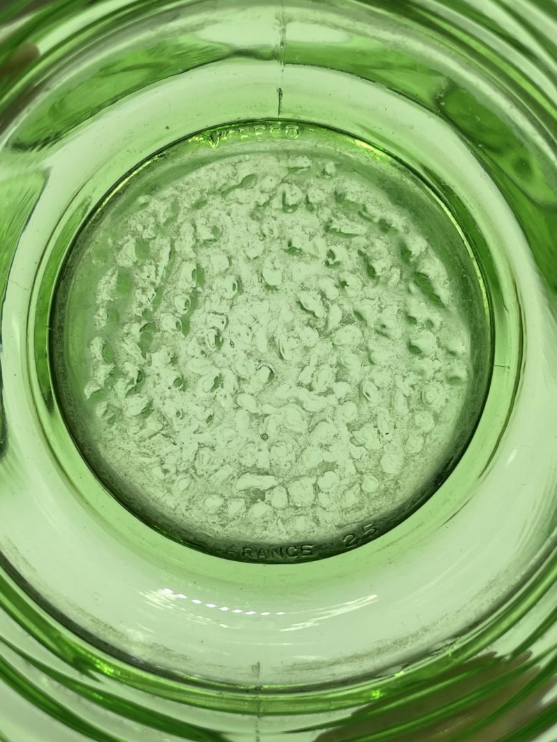 Lot de 4 tasses à café et soucoupes vintage en verre vert VERRECO – Image 3