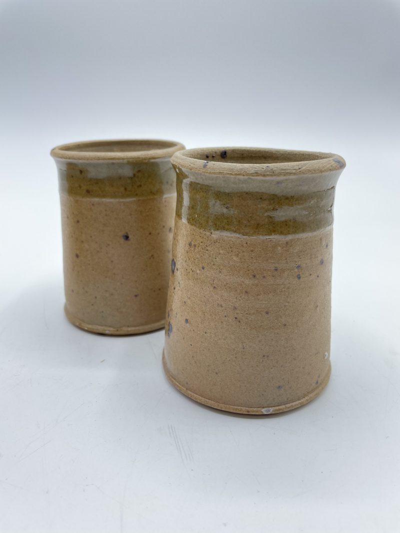 Lot de 4 gobelets et brocs en grès vintage – Image 5
