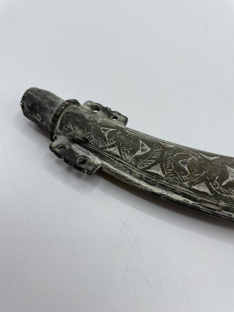 Ancienne poire à poudre pour fusil vintage oriental – Image 3