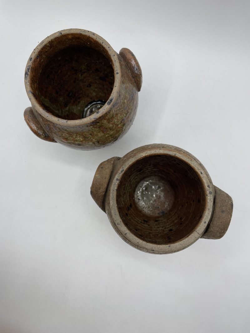 Duo de deux pots à graisse vintage en grès – Image 3