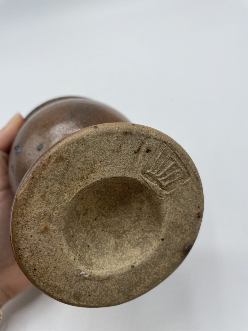 Petit pot sur pied en grès vintage avec couvercle – Image 4