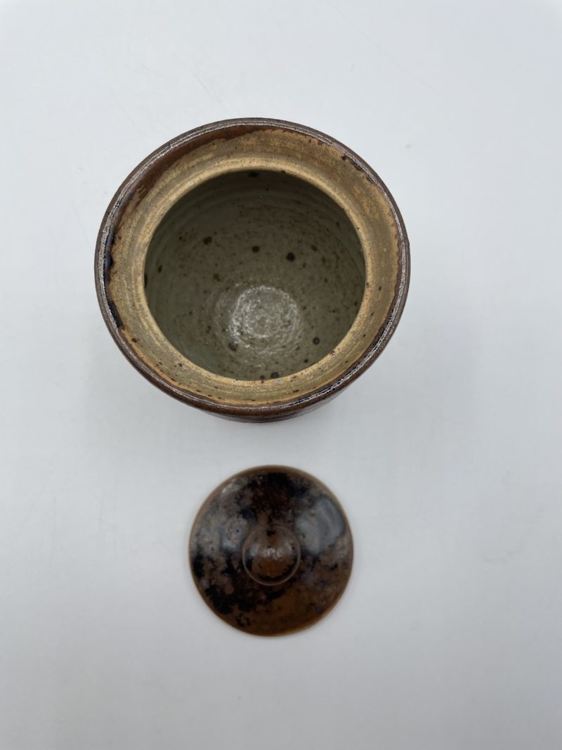 Petit pot sur pied en grès vintage avec couvercle – Image 3