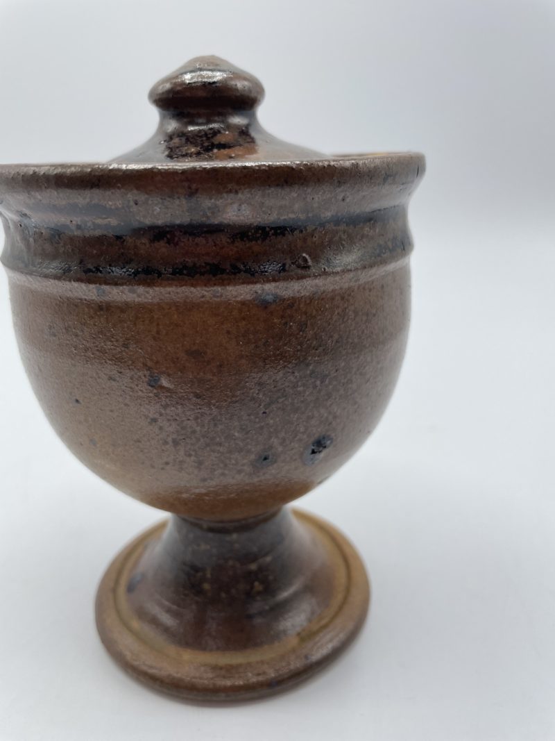 Petit pot sur pied en grès vintage avec couvercle – Image 2