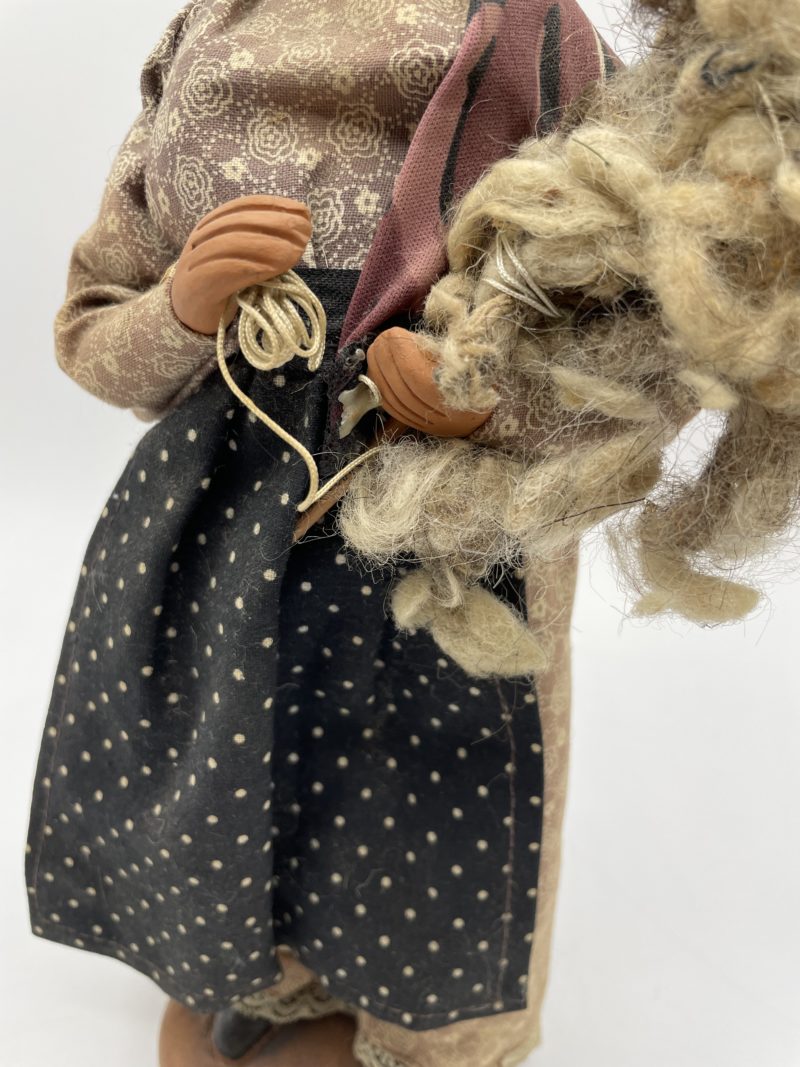 Grand santon collection DI LANDRO la fileuse de coton – Image 3