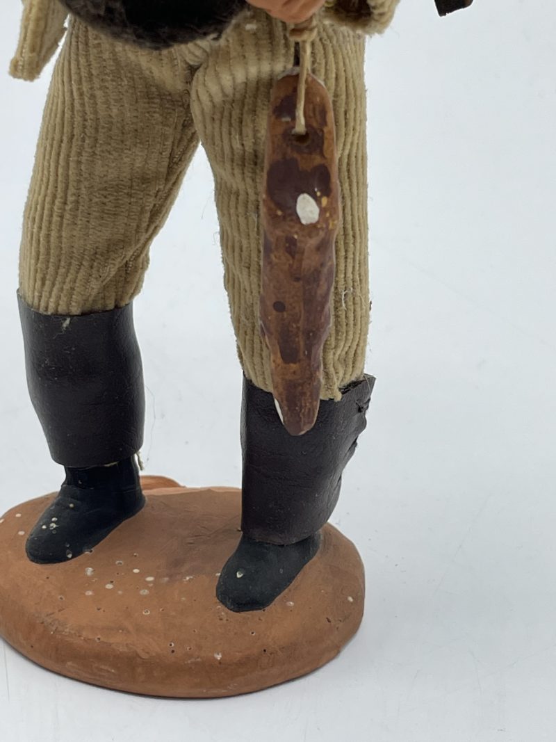 Trio grands santons collection Chave Aubagne pêcheur, chasseur et fileuse de coton – Image 16