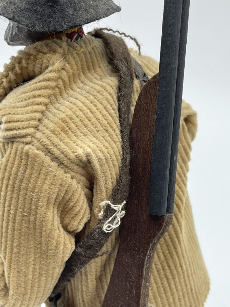 Trio grands santons collection Chave Aubagne pêcheur, chasseur et fileuse de coton – Image 17